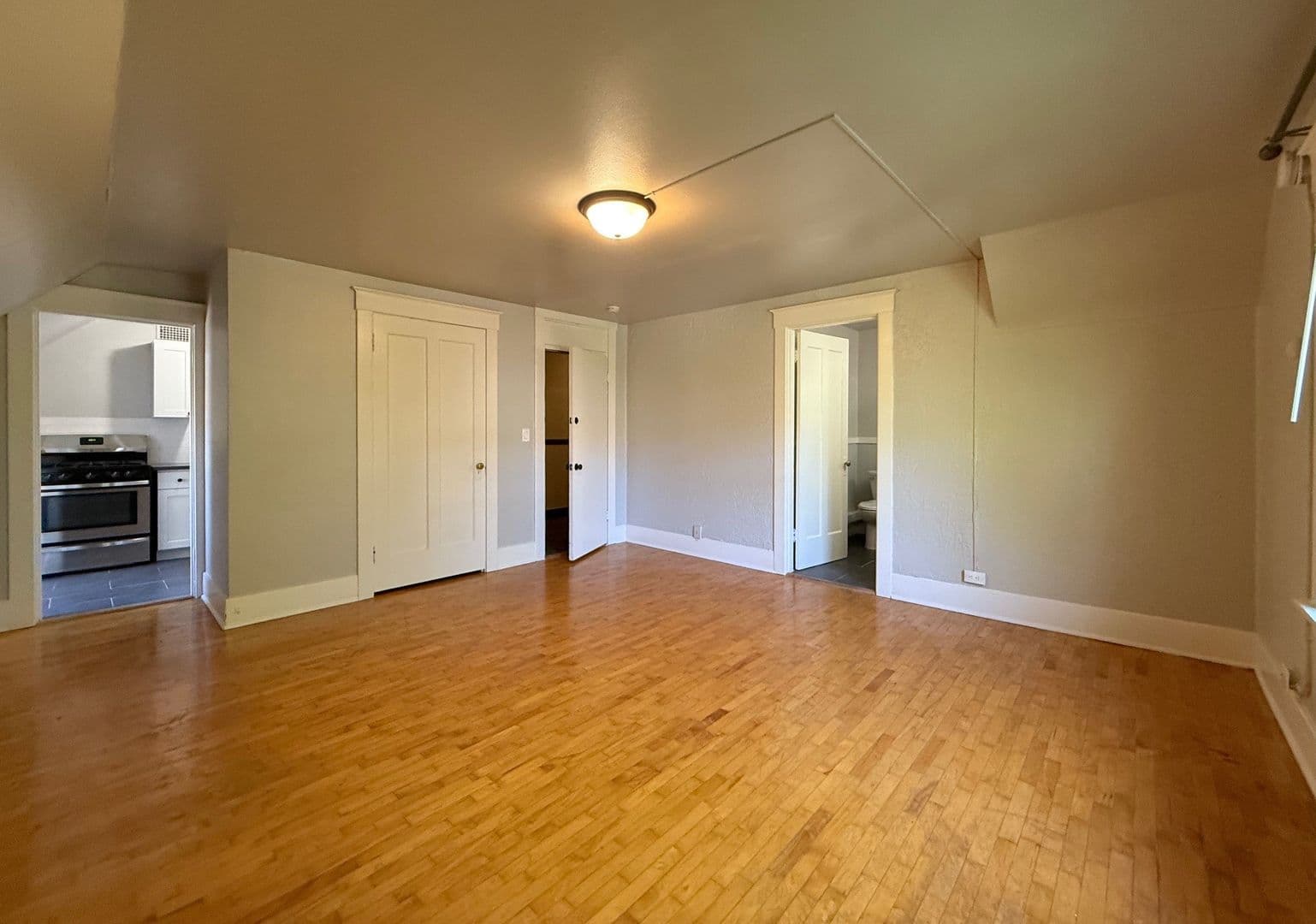 Tacoma Apartment: 629 St Helens Ave