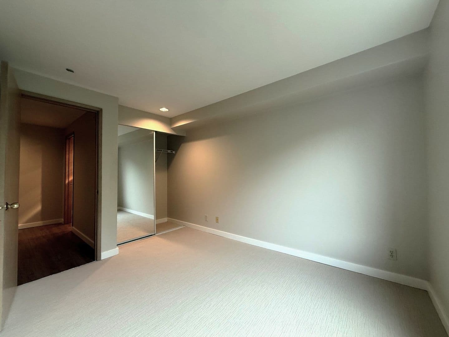 Seattle Apartment: 1813 19th Ave