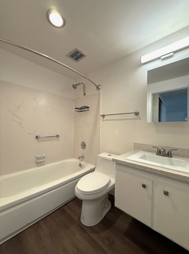 Seattle Apartment: 4225 11th Ave NE