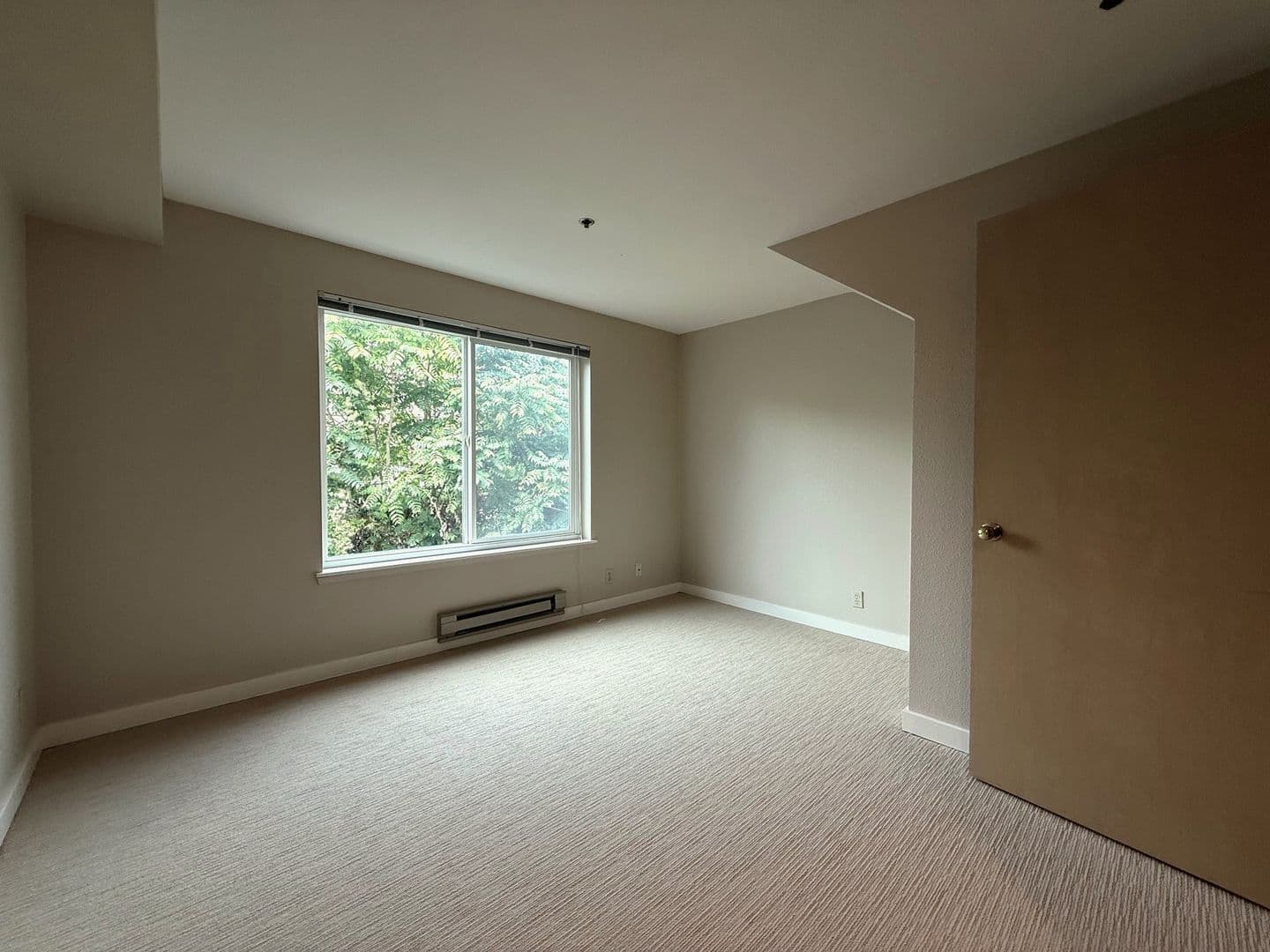 Seattle Apartment: 1813 19th Ave