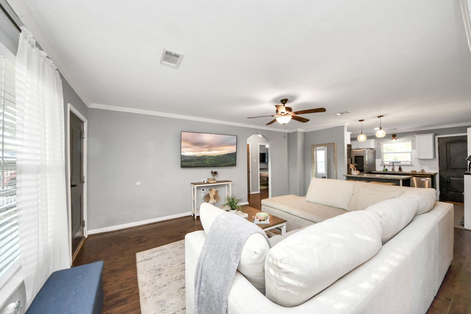 Houston House: 7032 Conley St