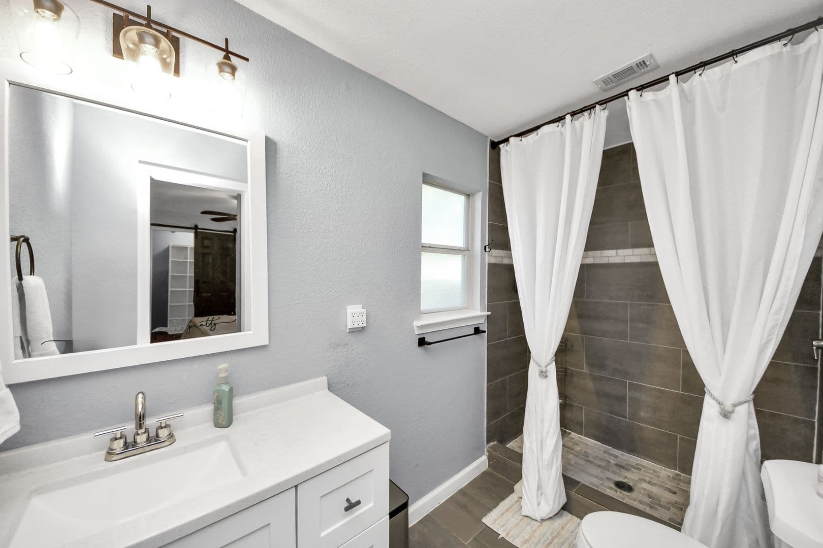 Houston House: 7032 Conley St