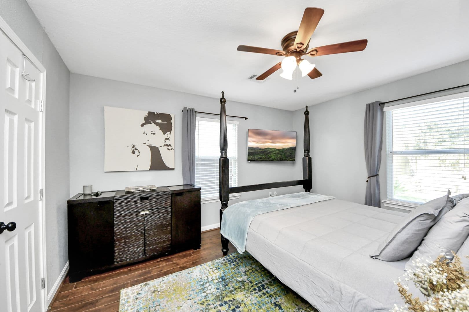 Houston House: 7032 Conley St