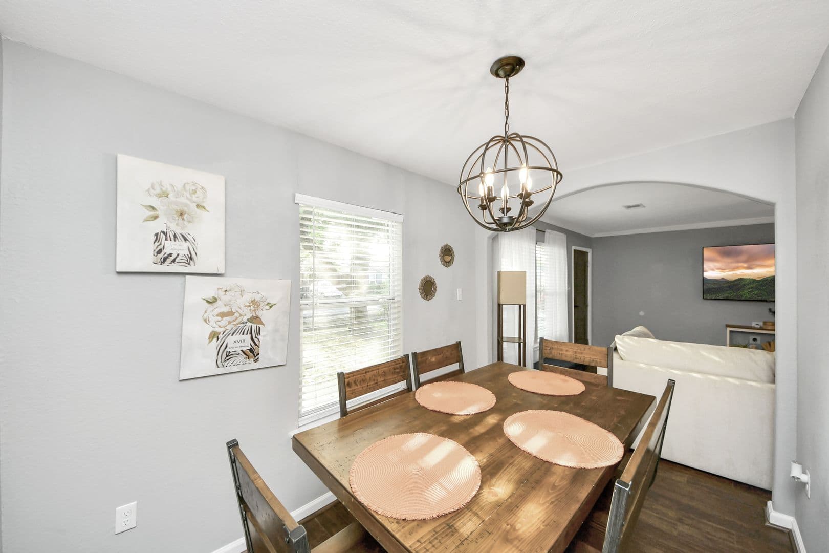 Houston House: 7032 Conley St