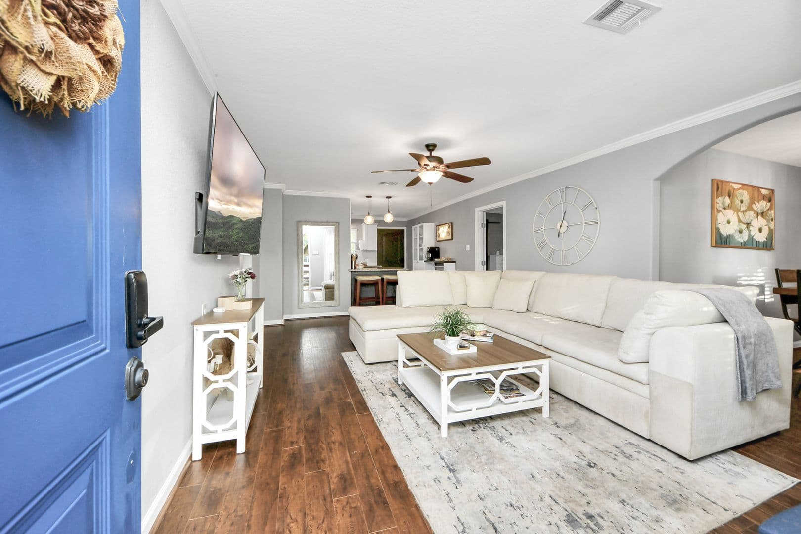 Houston House: 7032 Conley St