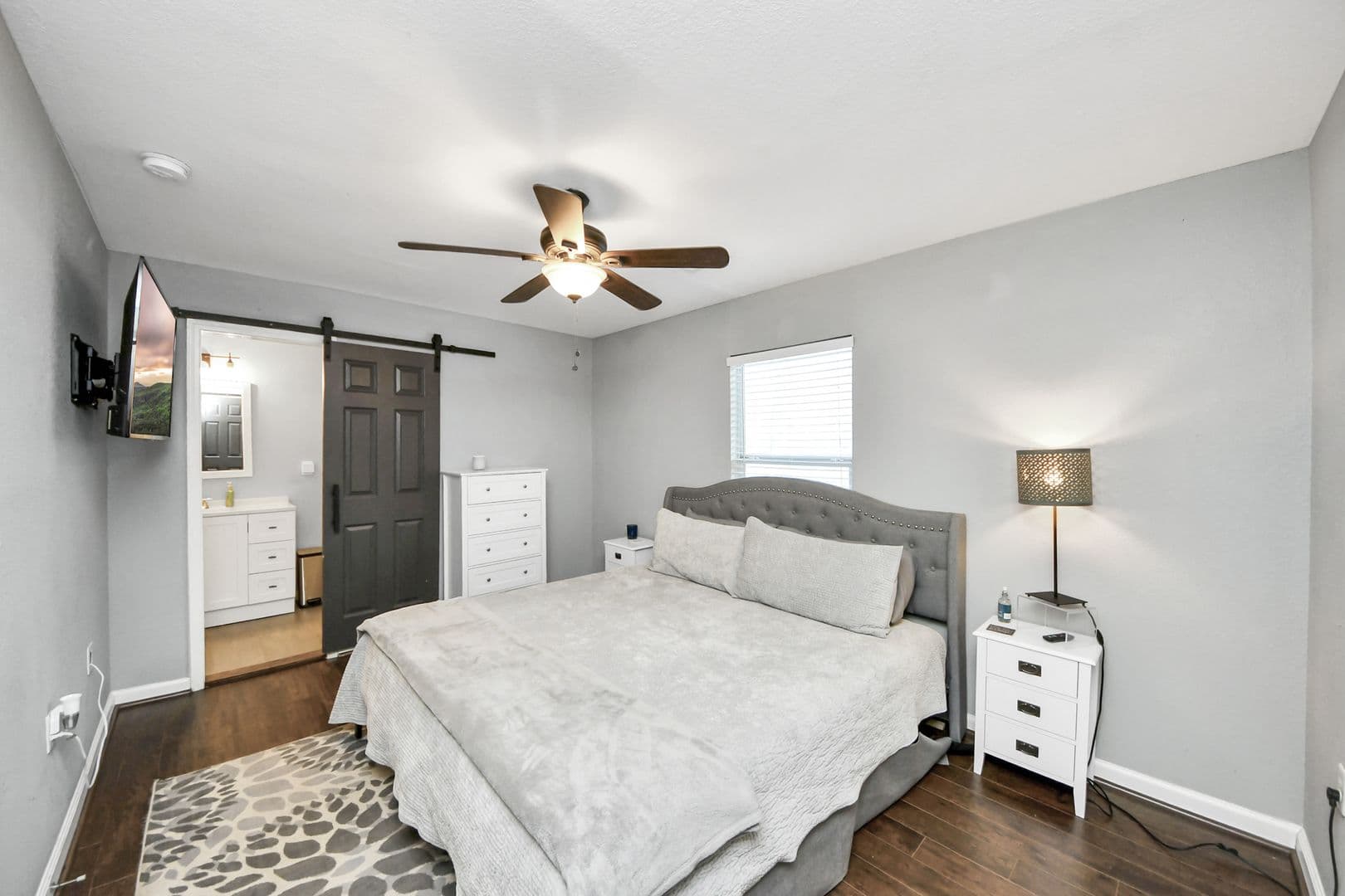 Houston House: 7032 Conley St