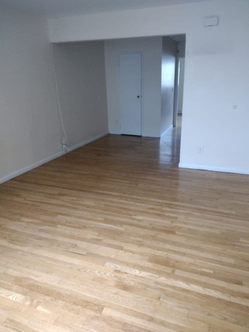 Guttenberg Apartment: Street