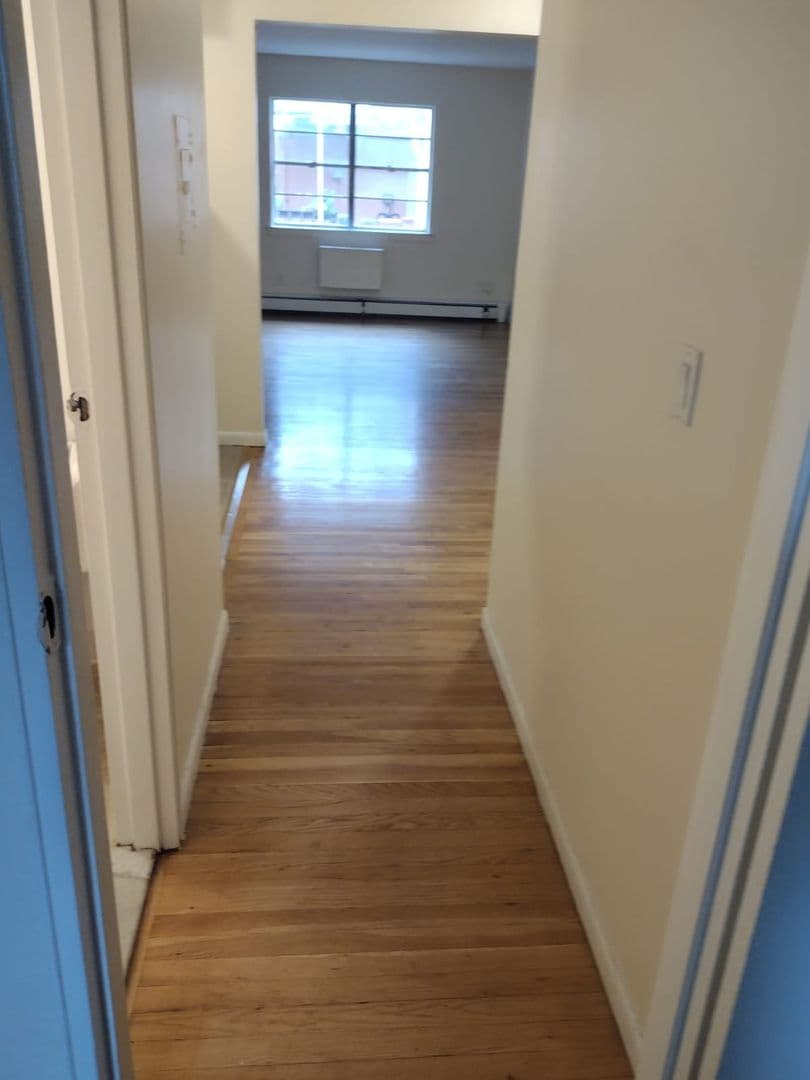 Guttenberg Apartment: Street