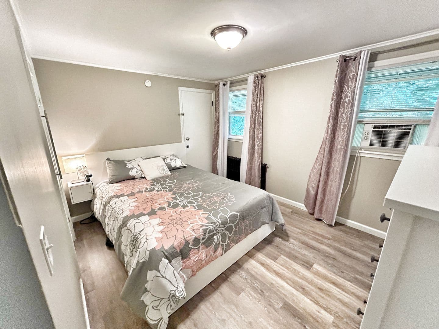 Storrs Apartment: 611 Middle Turnpike