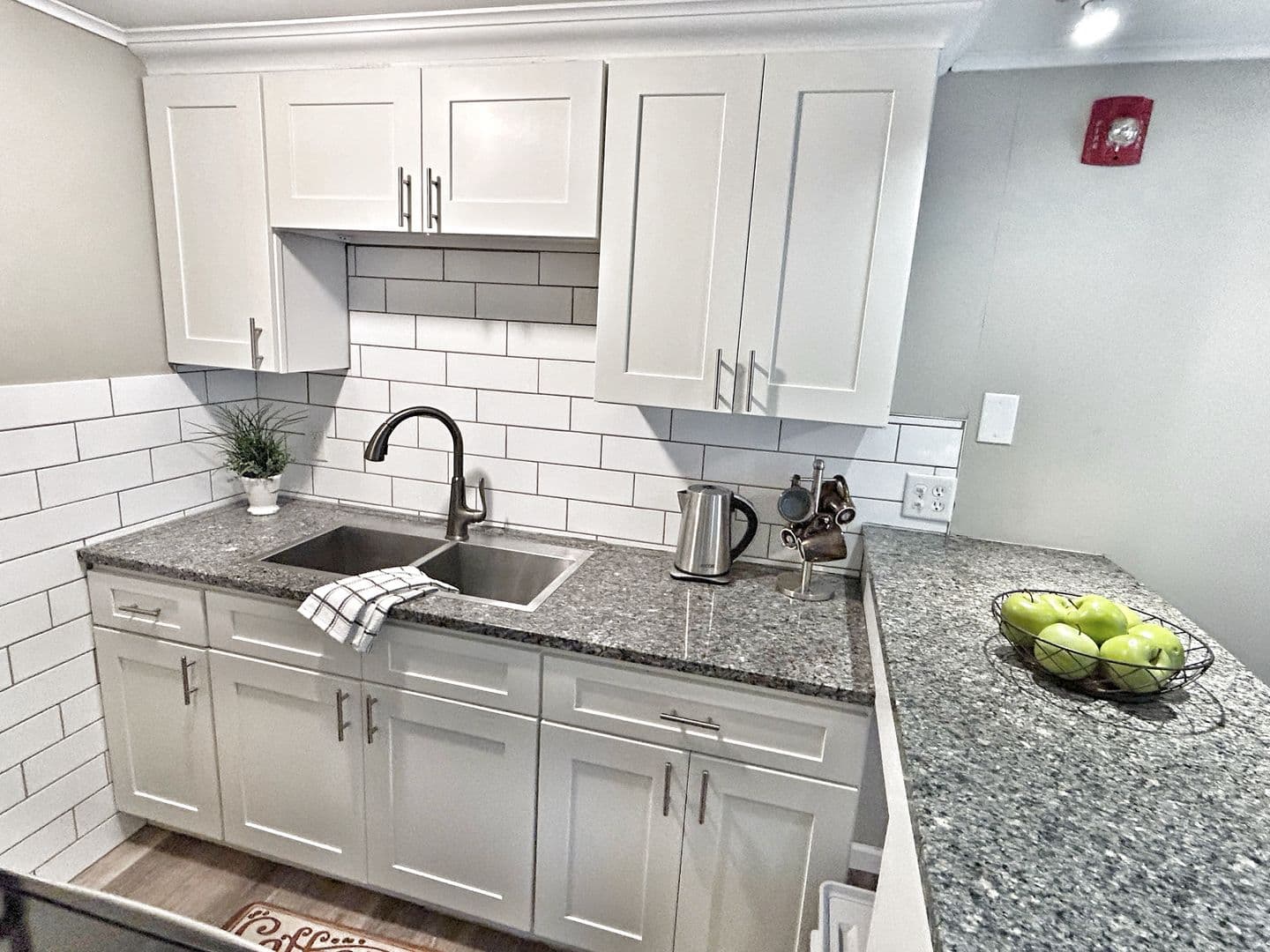 Storrs Apartment: 611 Middle Turnpike