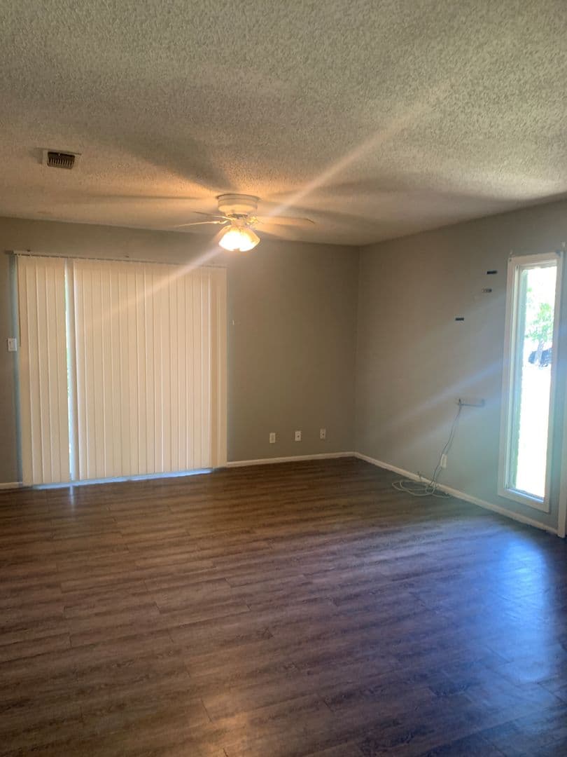 Kyle House: 415 Live Oak