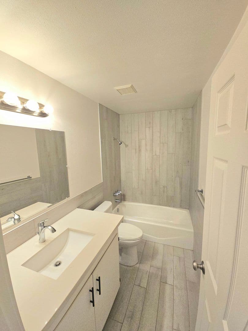 Eatonville Apartment: 40410 Meridian East - 9