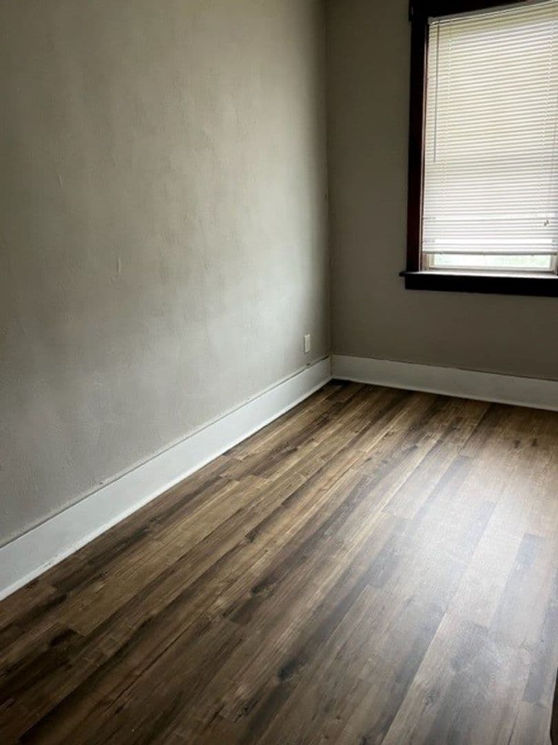 McKees Rocks Apartment: 127-141 Jane St