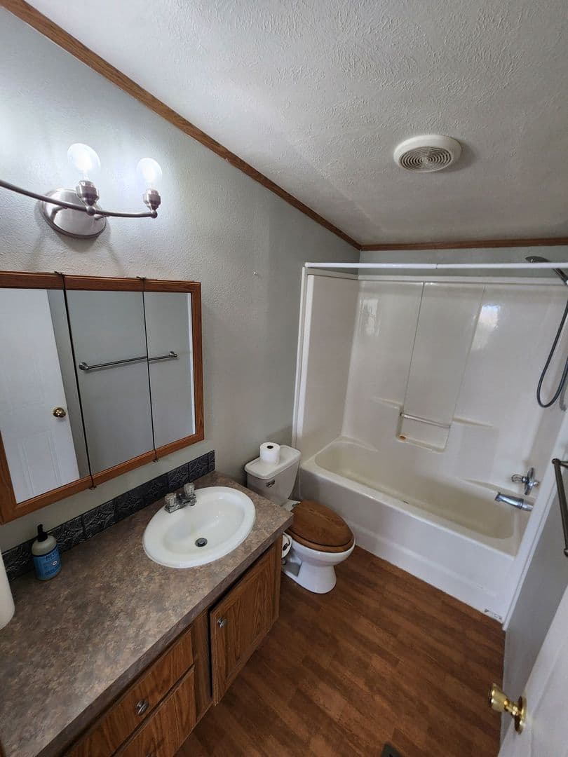 Yoder House: 33975 State Highway 94