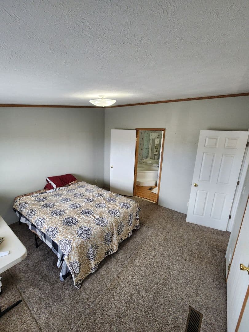 Yoder House: 33975 State Highway 94