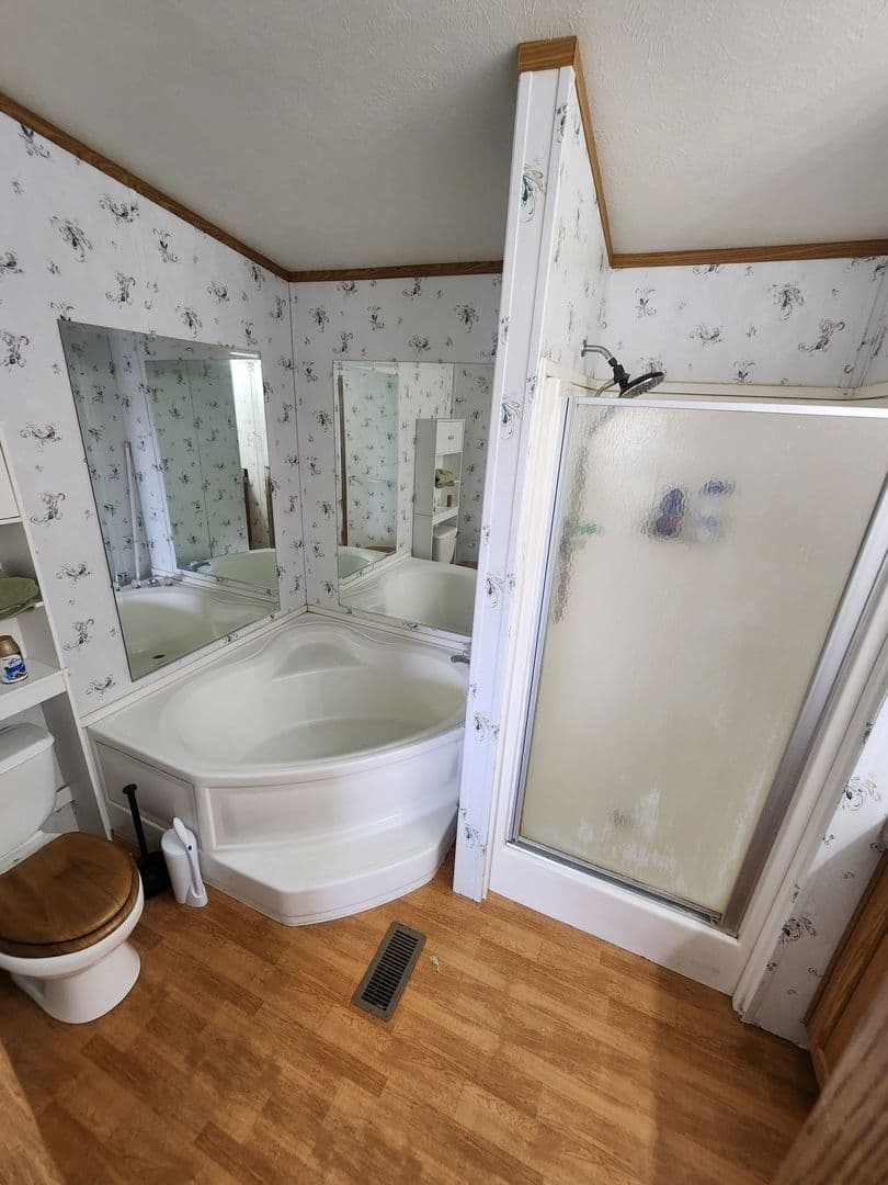 Yoder House: 33975 State Highway 94