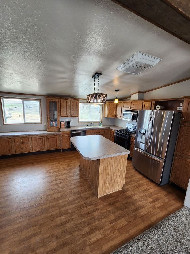 Yoder House: 33975 State Highway 94