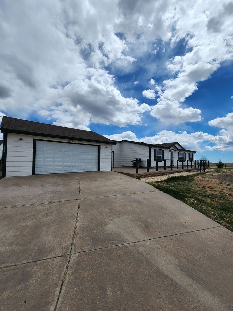Yoder House: 33975 State Highway 94