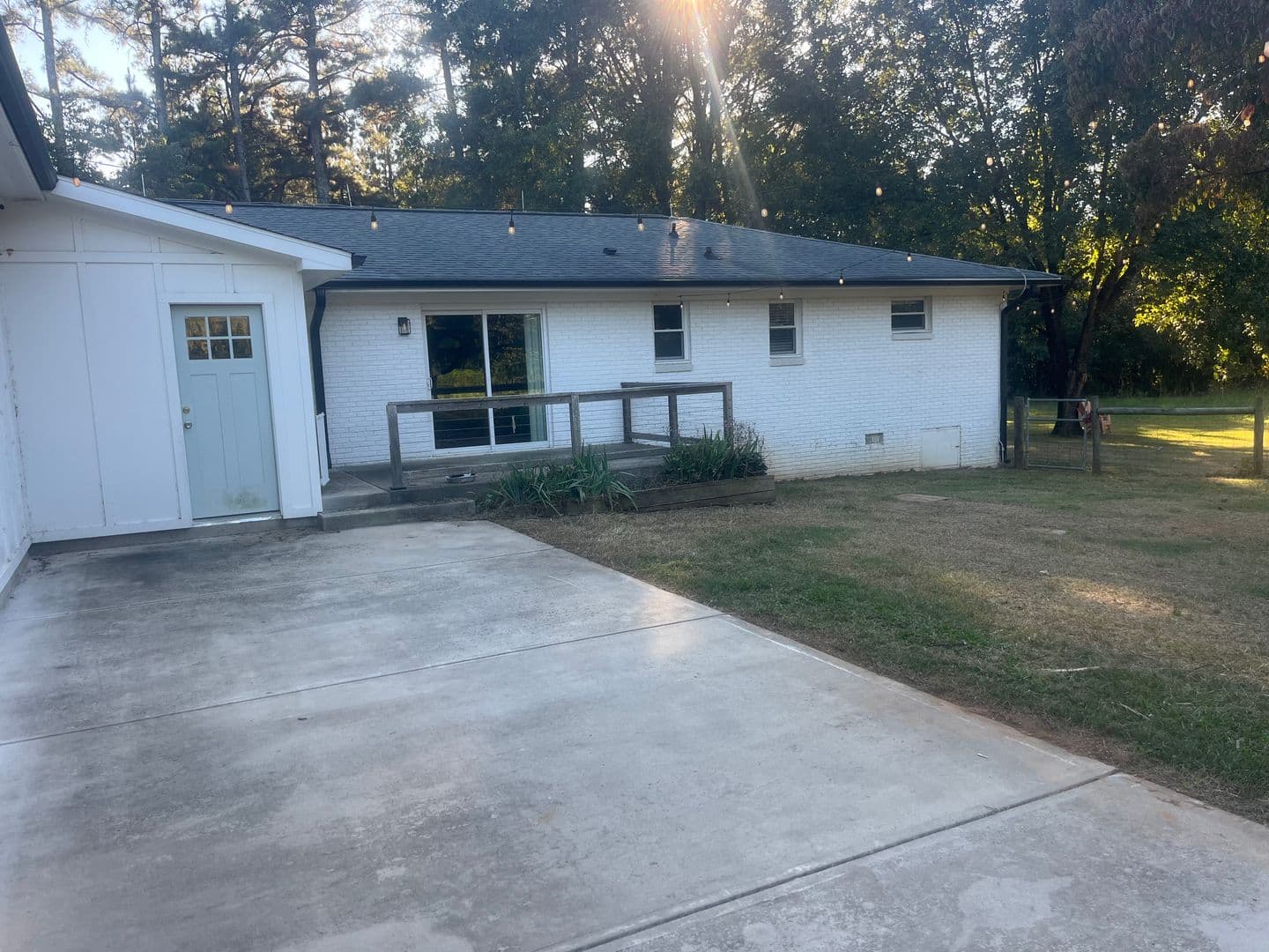 Matthews House: 15333 Idlewild Rd