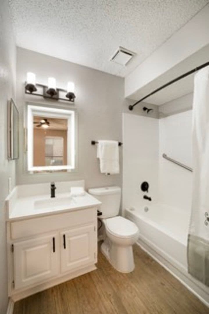Austin Apartment: 5200 N Lamar Boulevard