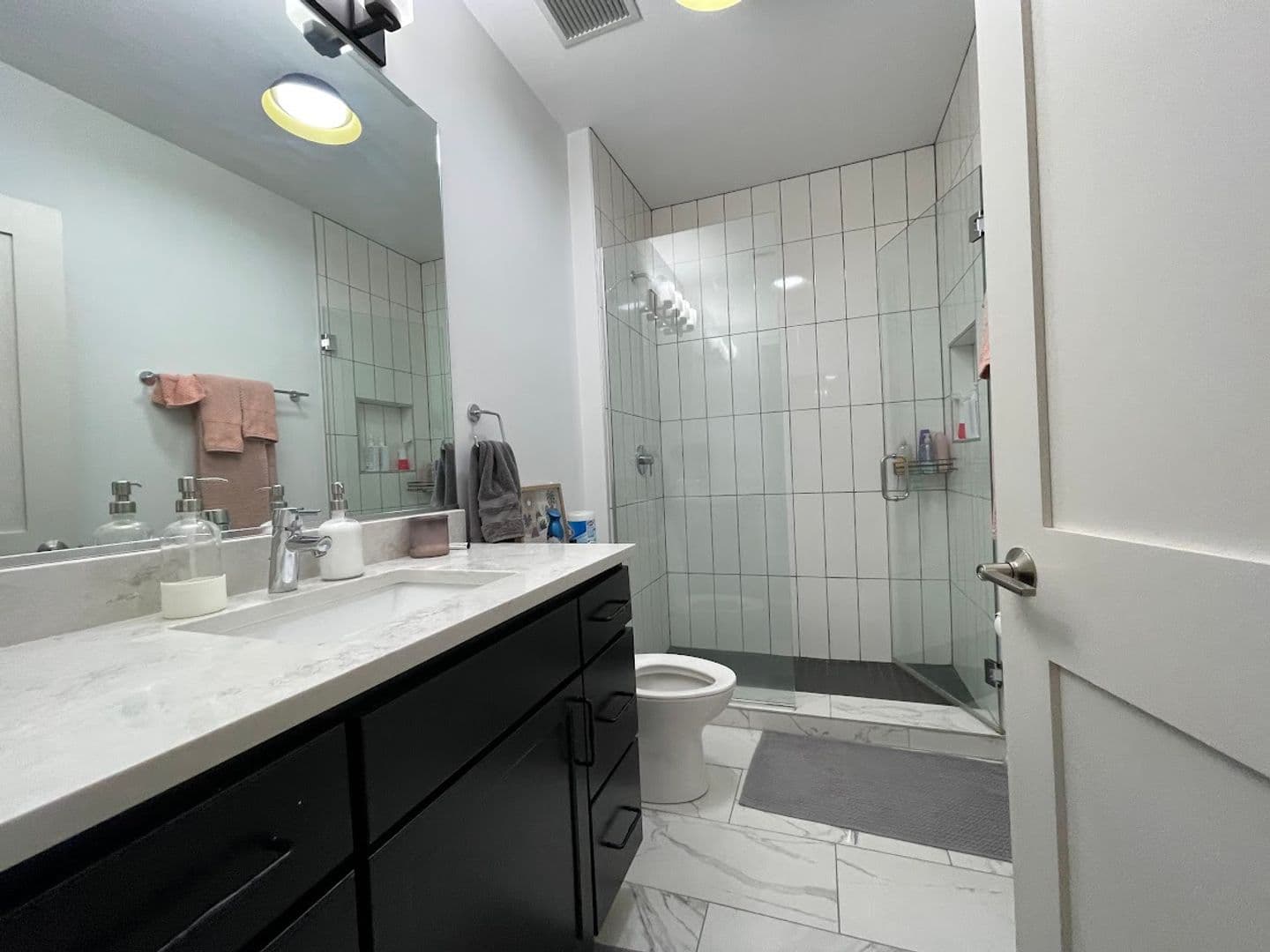 Chicago Apartment: 2740 N Spaulding Ave