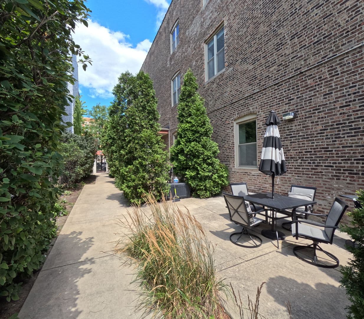 Chicago Apartment: 2315 W Huron St