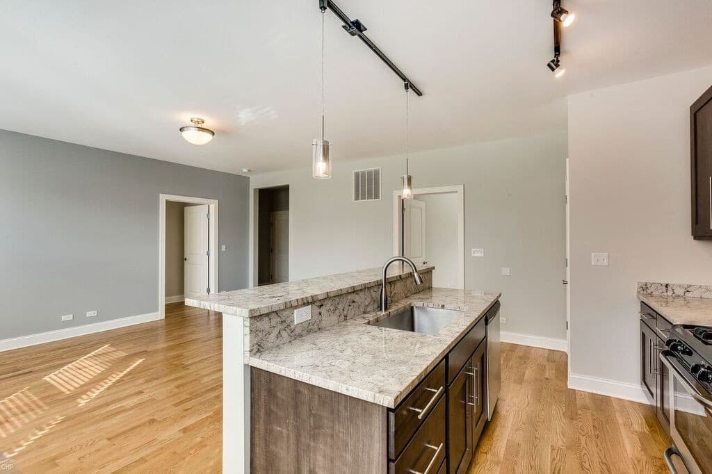 Chicago Apartment: 2603-11 N Halsted - 2603-11 N Halsted Chicago IL. 60614