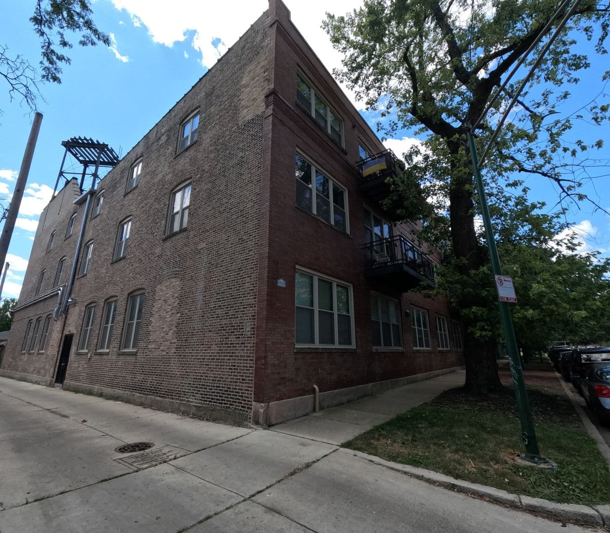 Chicago Apartment: 2315 W Huron St