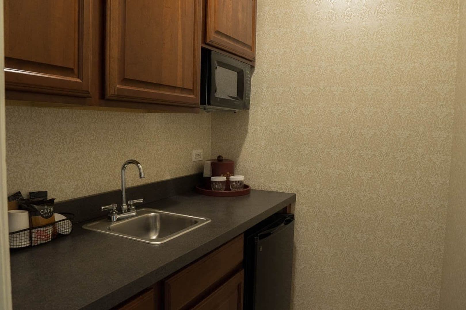Oak Park Apartment: 1110 Pleasant Street