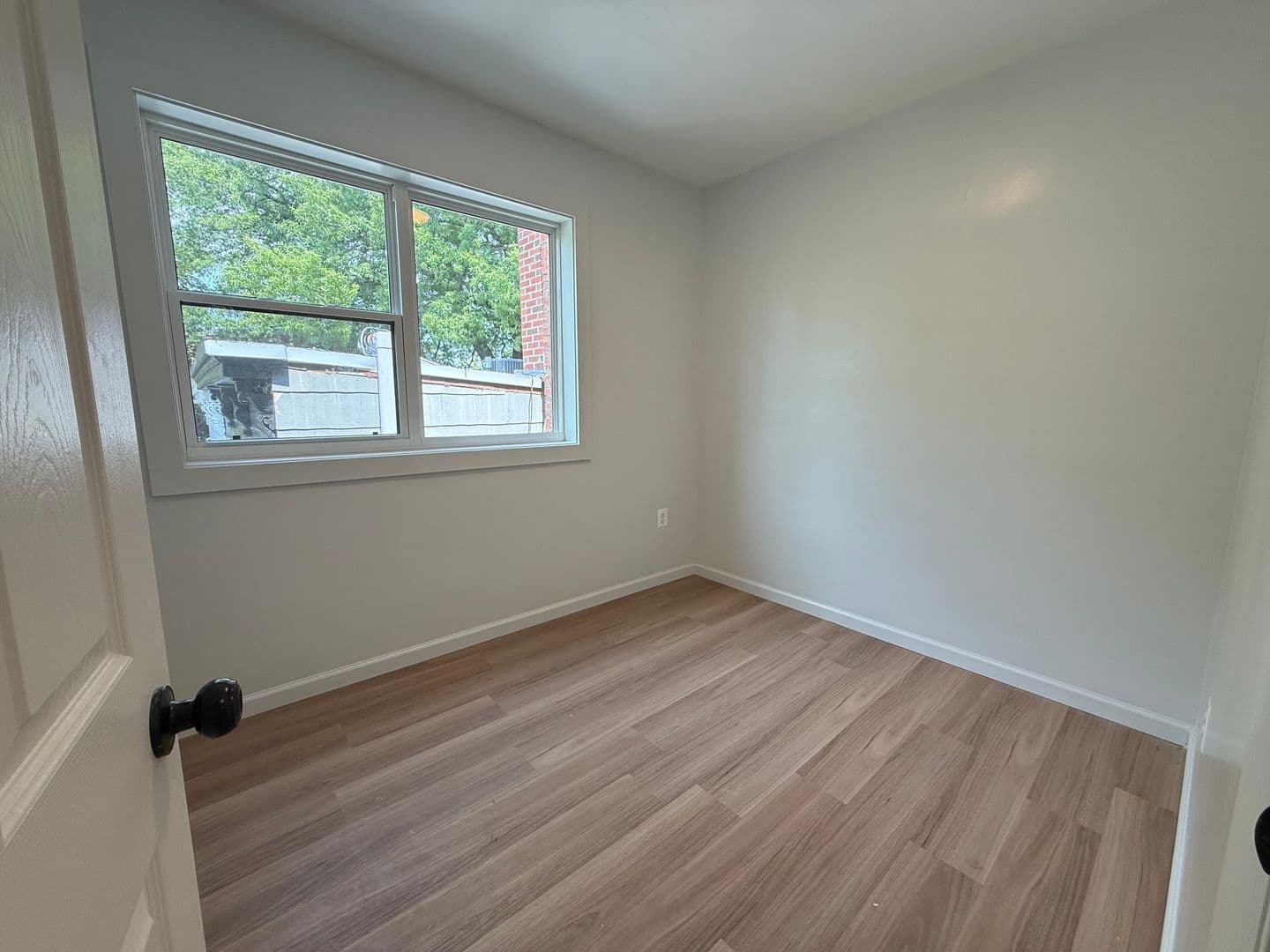Washington Apartment: 525 7th Street, NE
