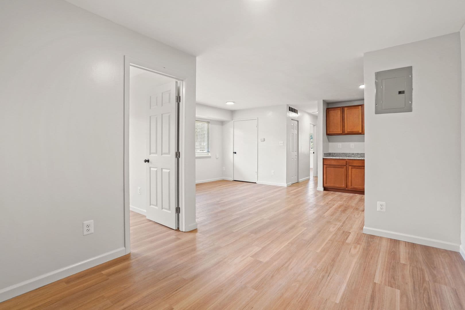 Washington Apartment: 808 Chesapeake Street, SE