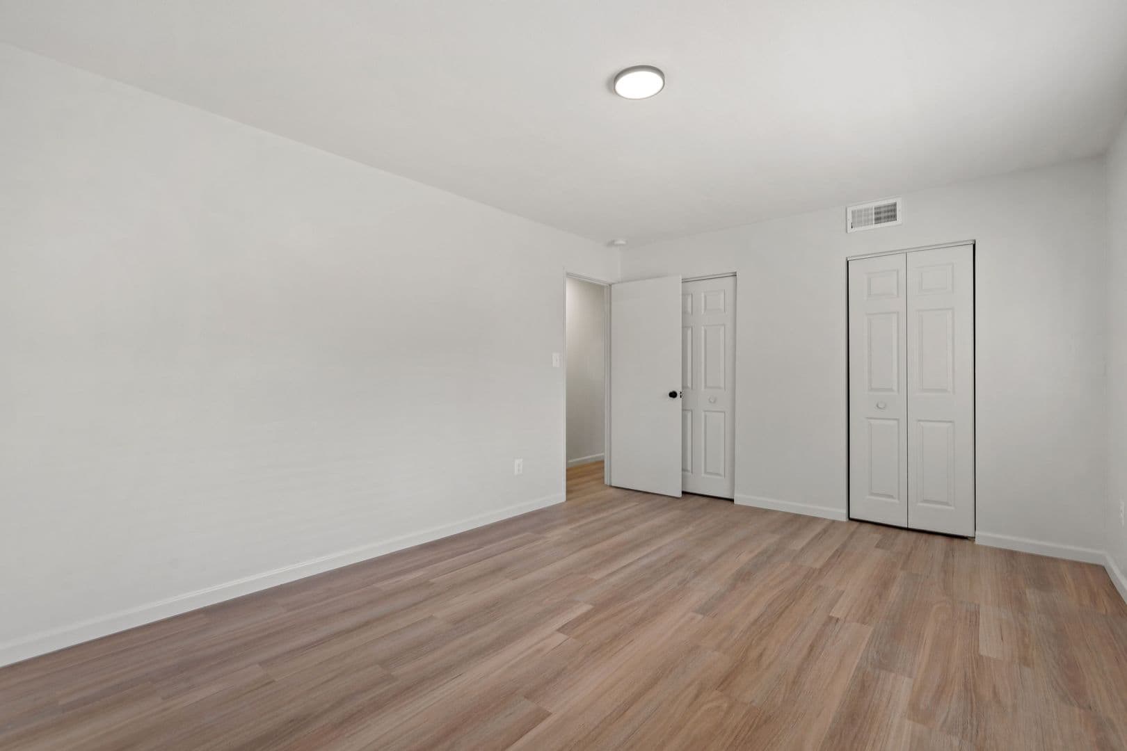 Washington Apartment: 808 Chesapeake Street, SE