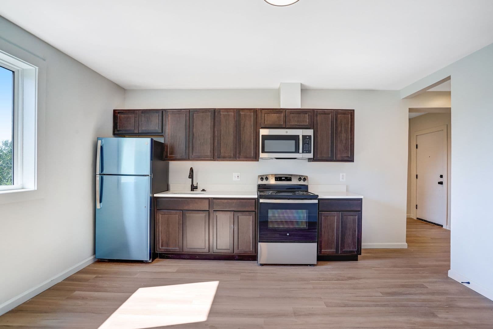 Washington Apartment: 525 7th Street, NE