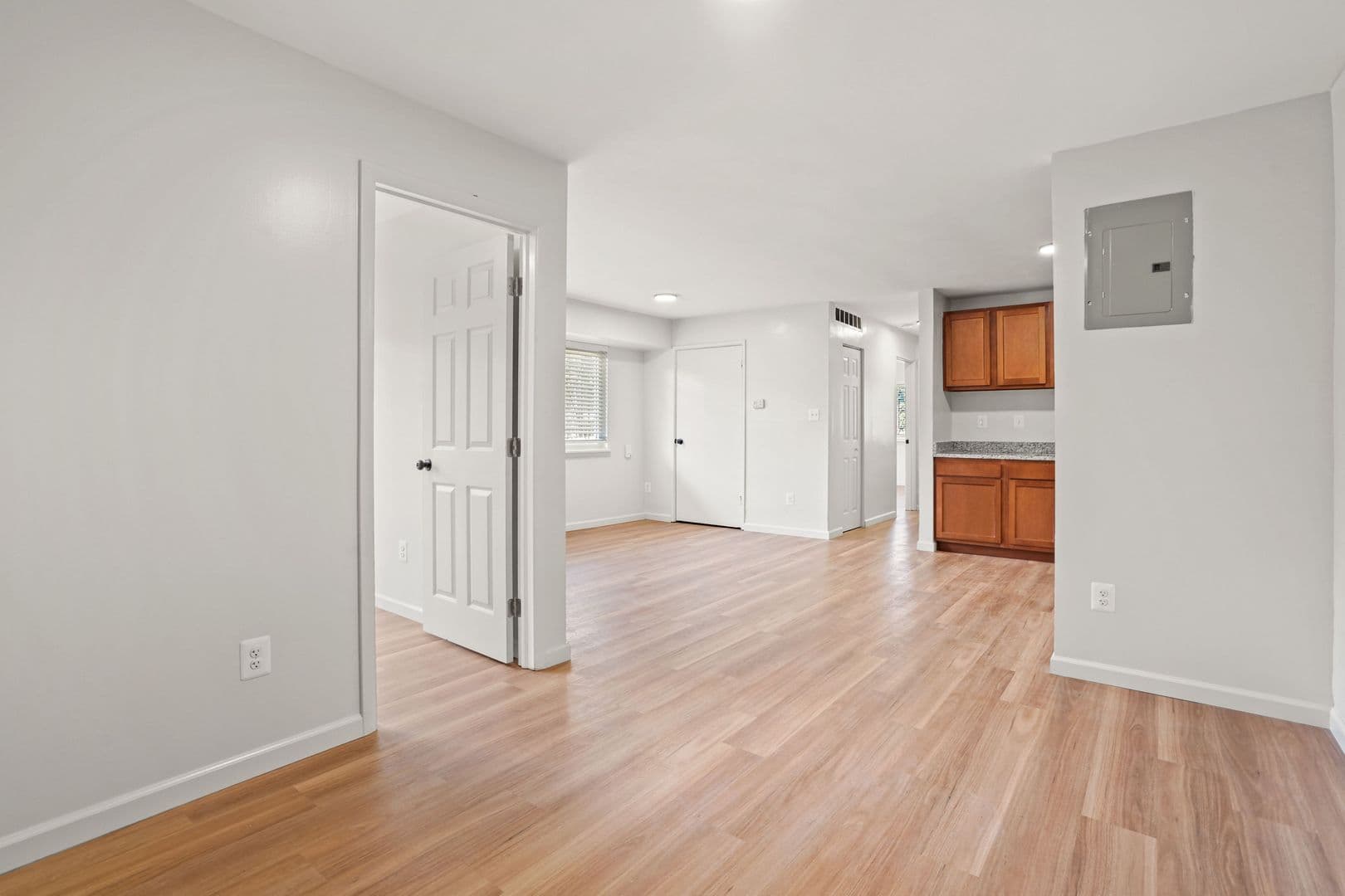 Washington Apartment: 808 Chesapeake Street, SE