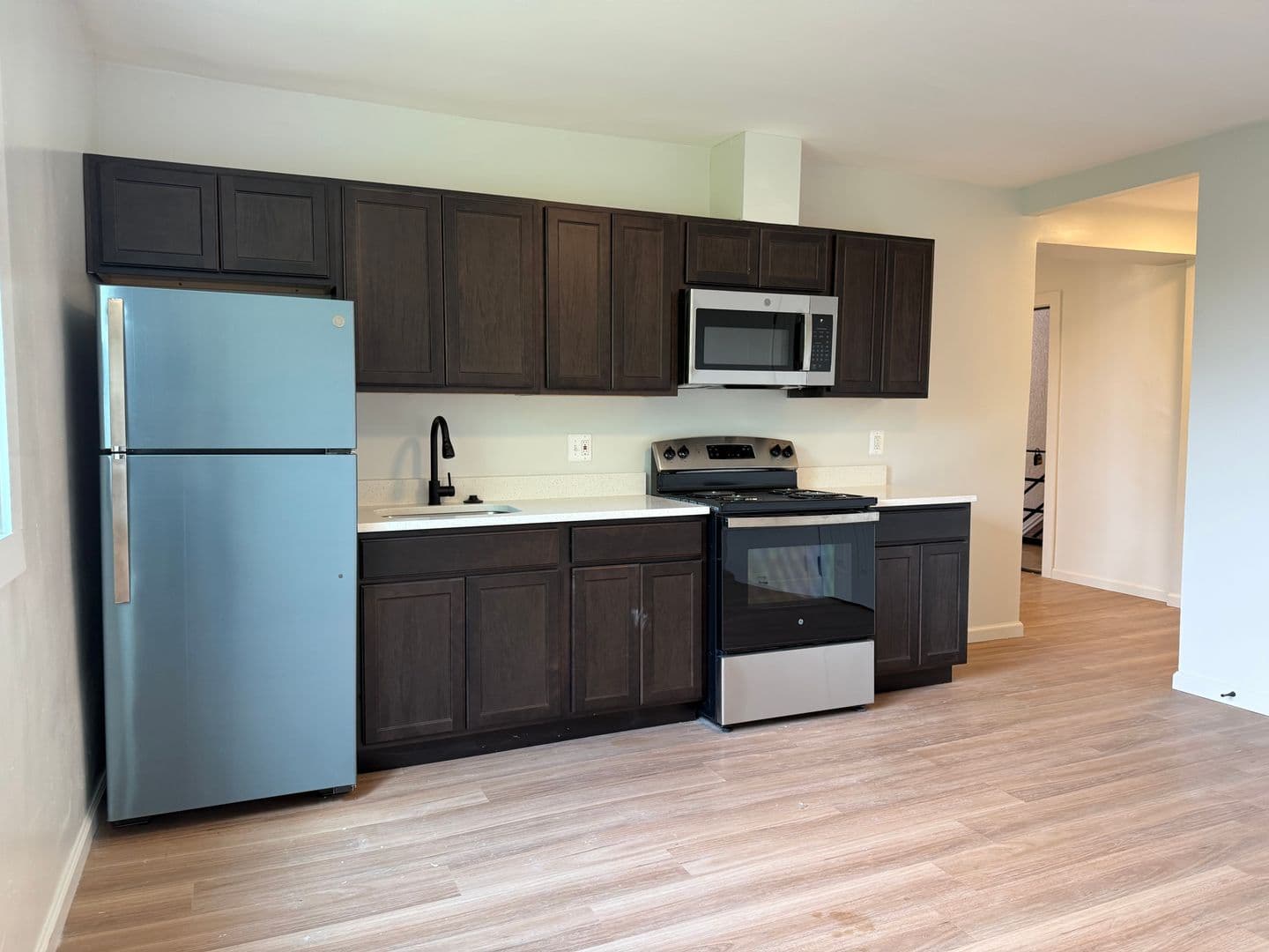 Washington Apartment: 525 7th Street, NE