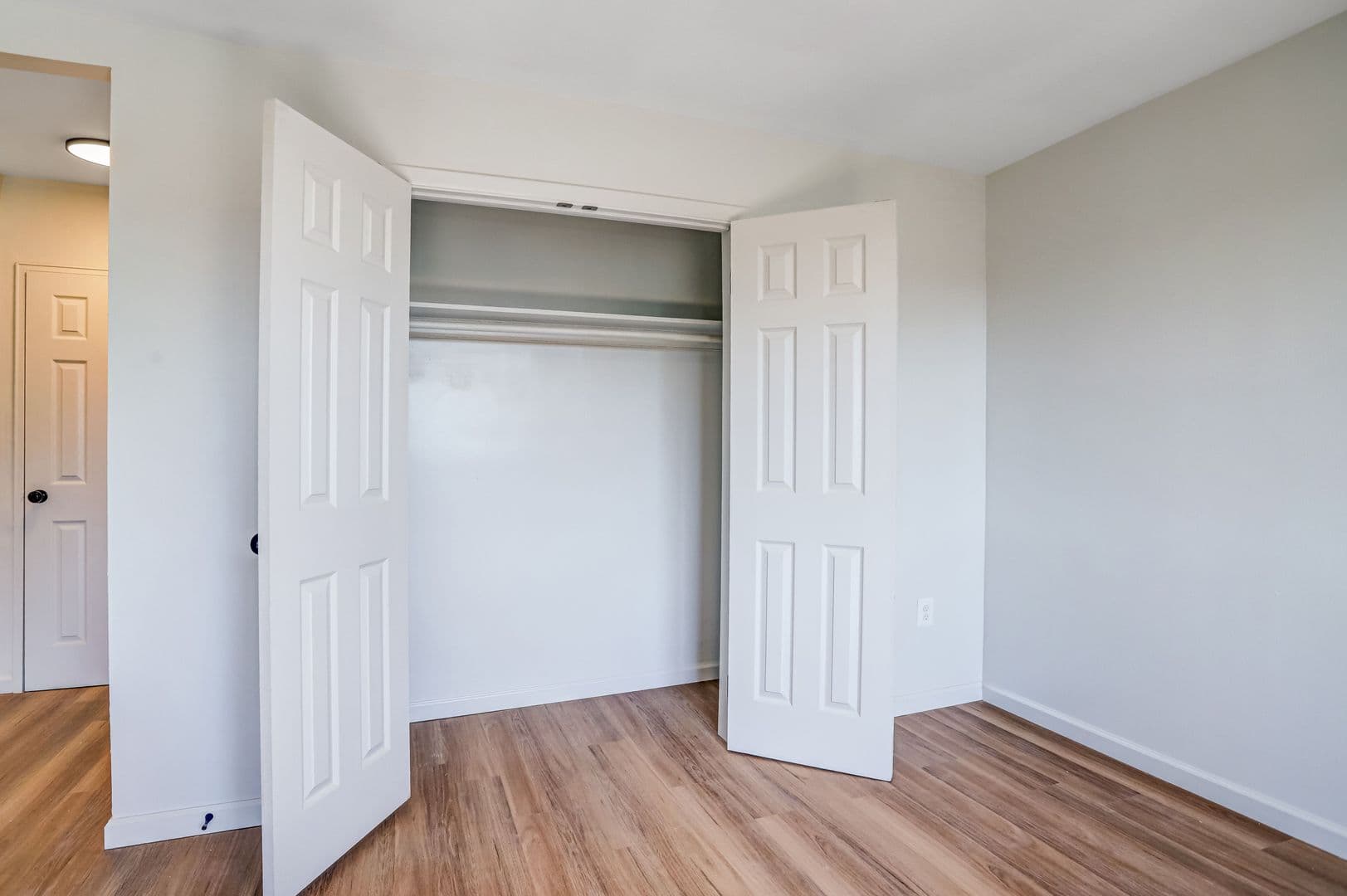Washington Apartment: 525 7th Street, NE
