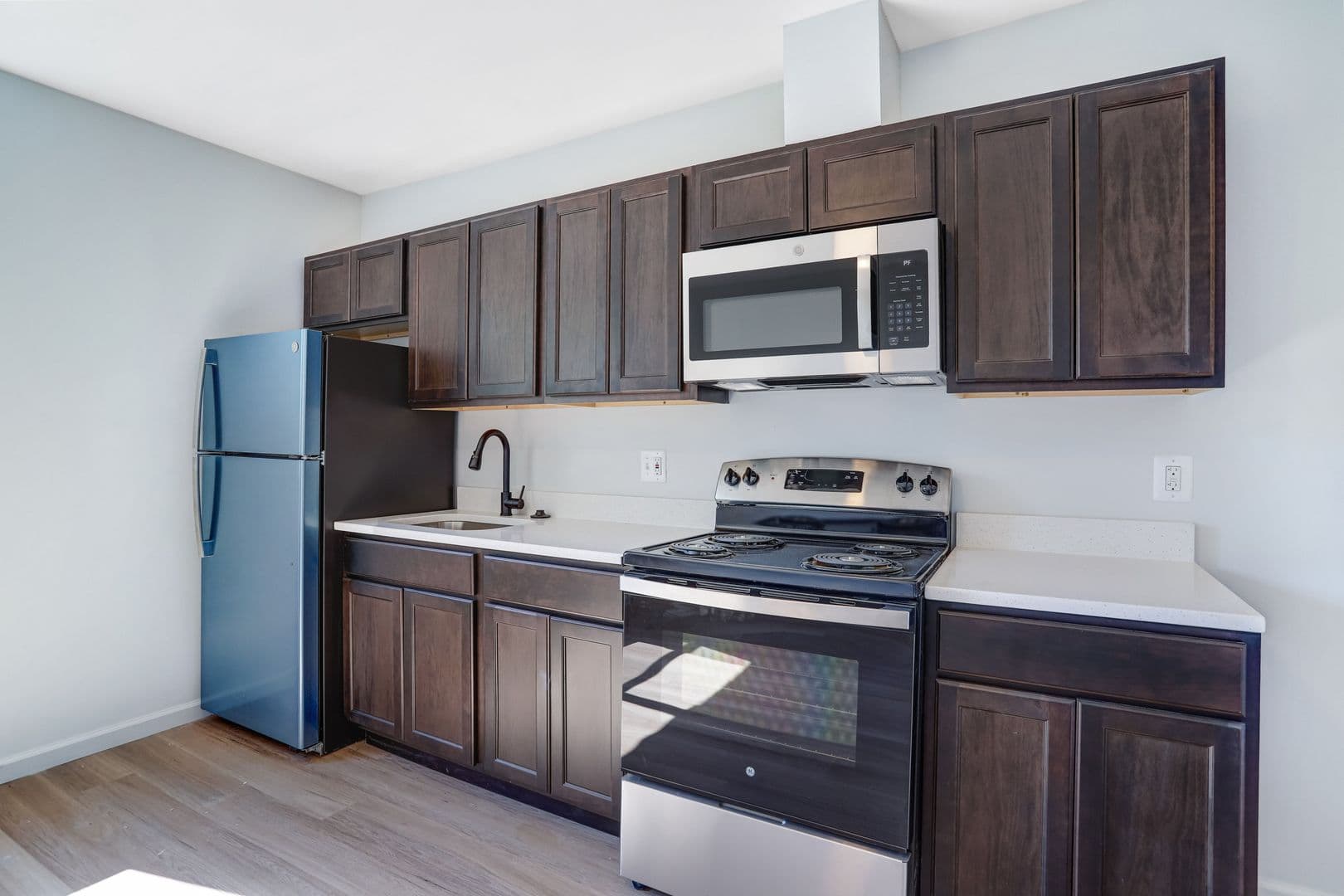 Washington Apartment: 525 7th Street, NE