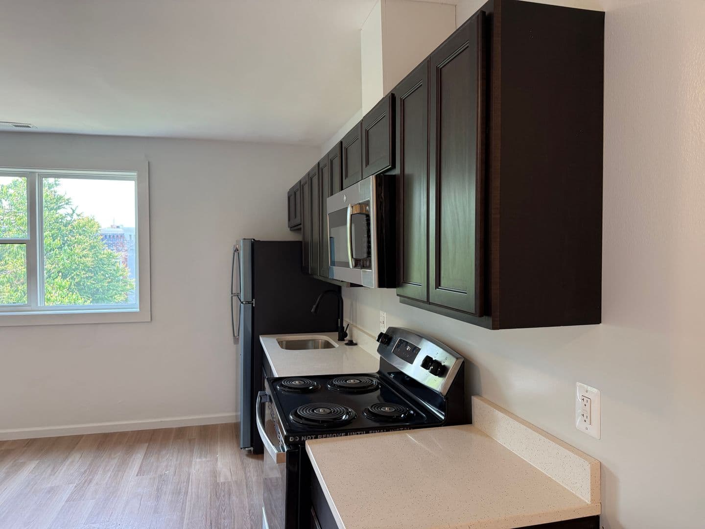 Washington Apartment: 525 7th Street, NE