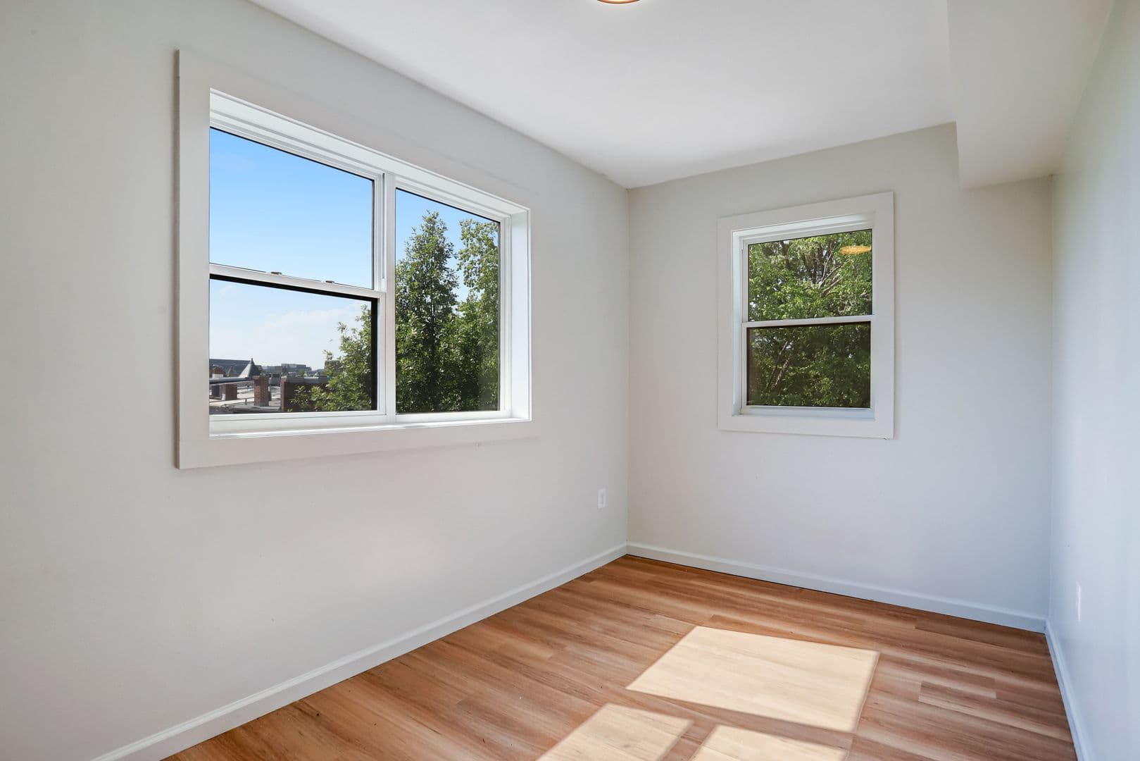 Washington Apartment: 525 7th Street, NE