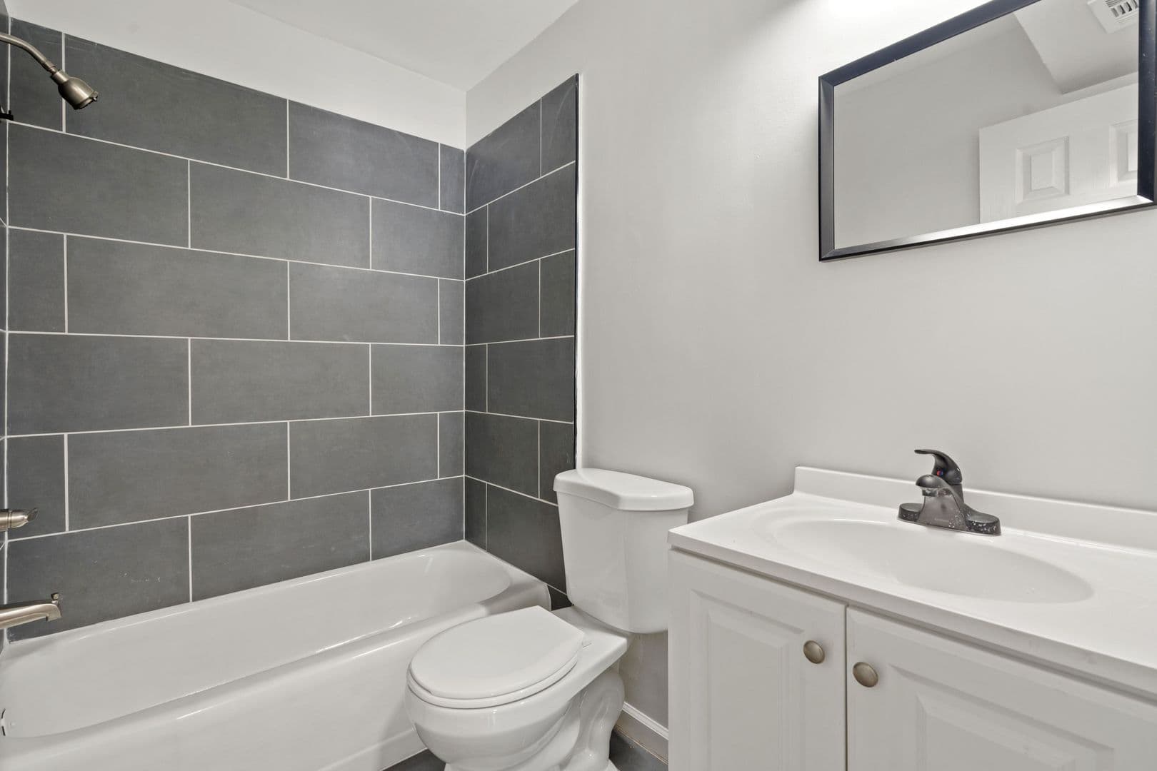 Washington Apartment: 808 Chesapeake Street, SE