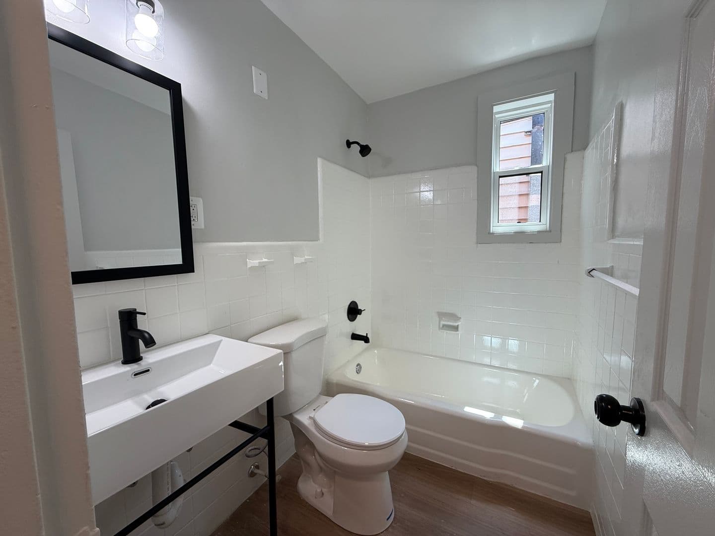 Washington Apartment: 525 7th Street, NE