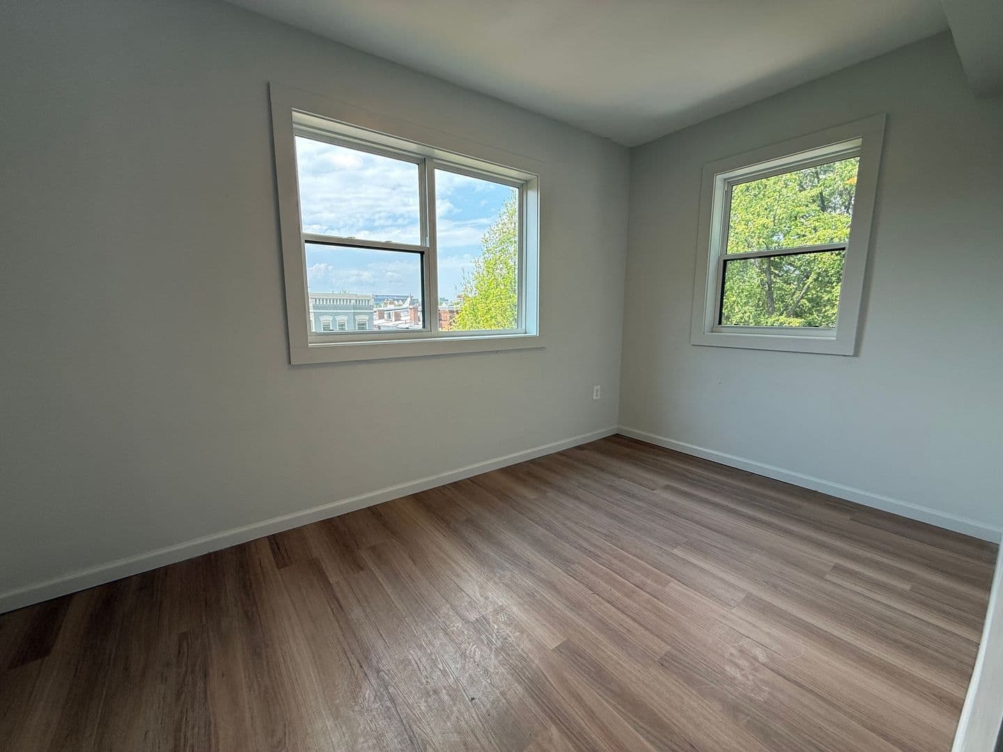 Washington Apartment: 525 7th Street, NE