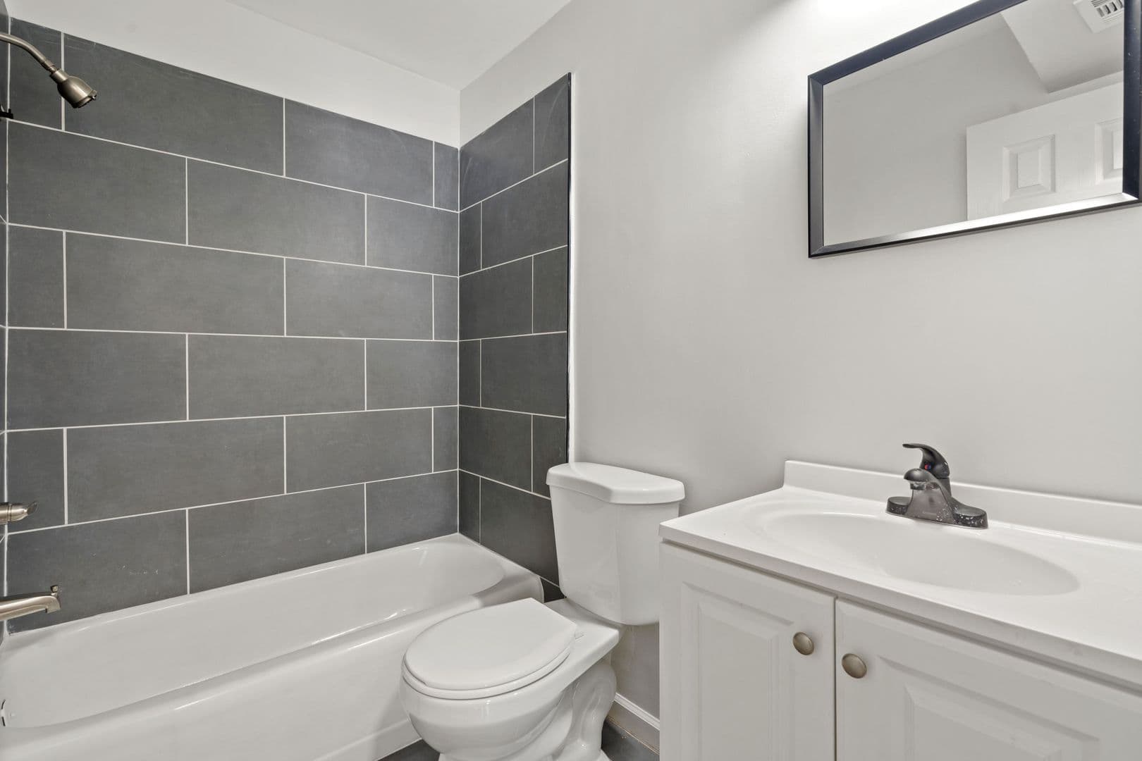 Washington Apartment: 808 Chesapeake Street, SE