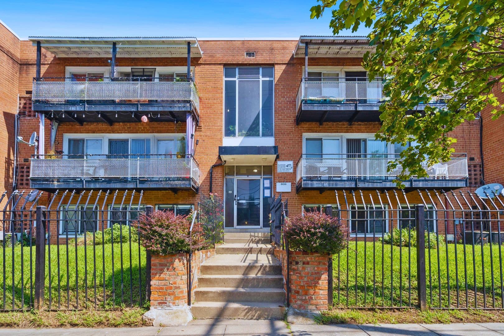 Washington Apartment: 808 Chesapeake Street, SE