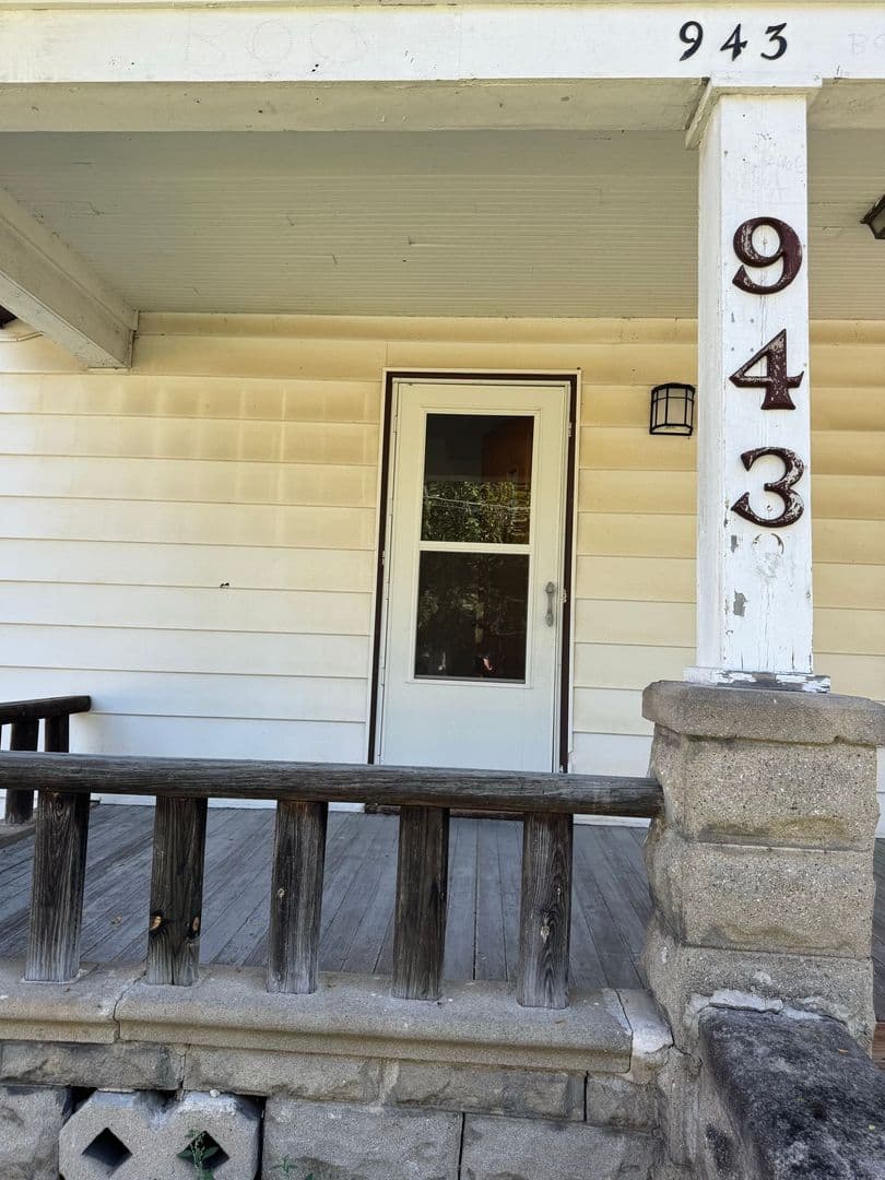 Beloit House: 943 Moore Street