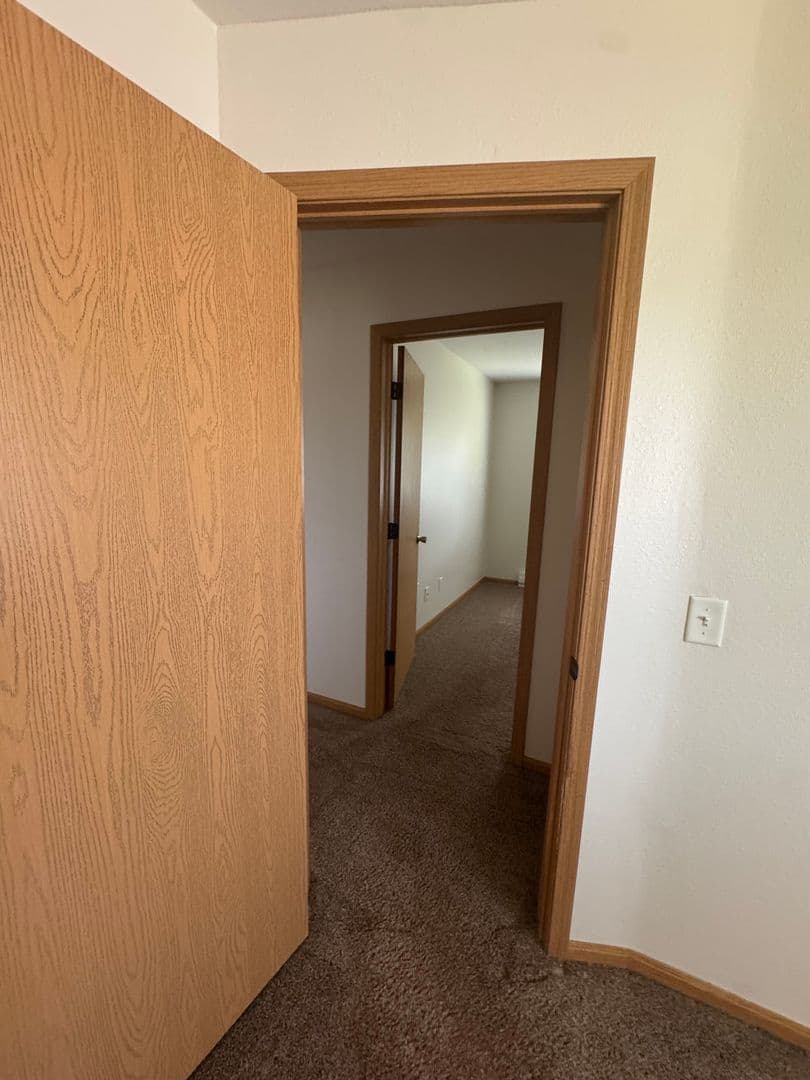 Janesville Apartment: 619 Kellogg Ave.