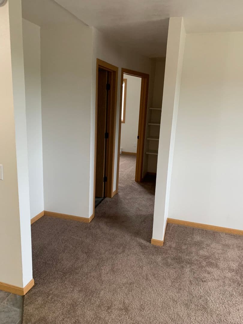 Janesville Apartment: 719 Kellogg Ave.