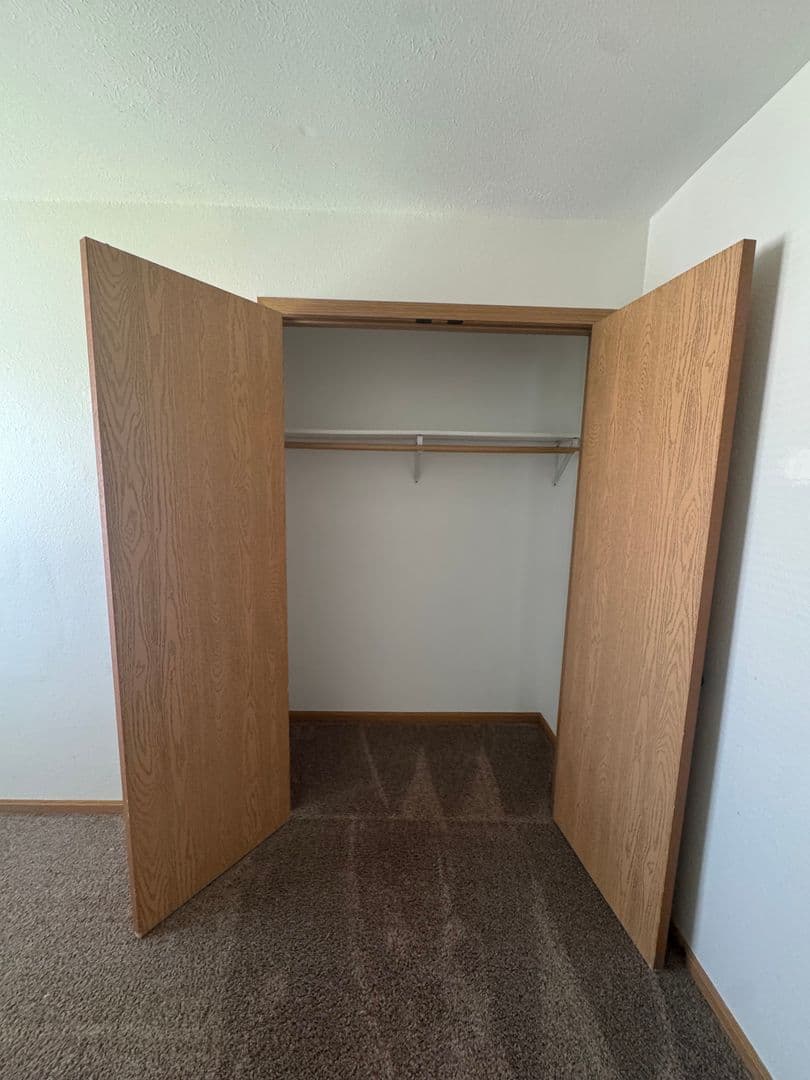 Janesville Apartment: 619 Kellogg Ave.