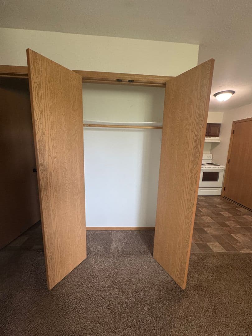 Janesville Apartment: 619 Kellogg Ave.