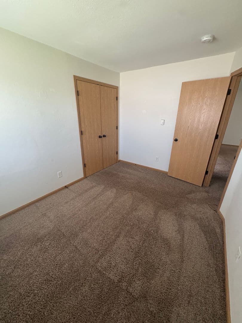 Janesville Apartment: 619 Kellogg Ave.